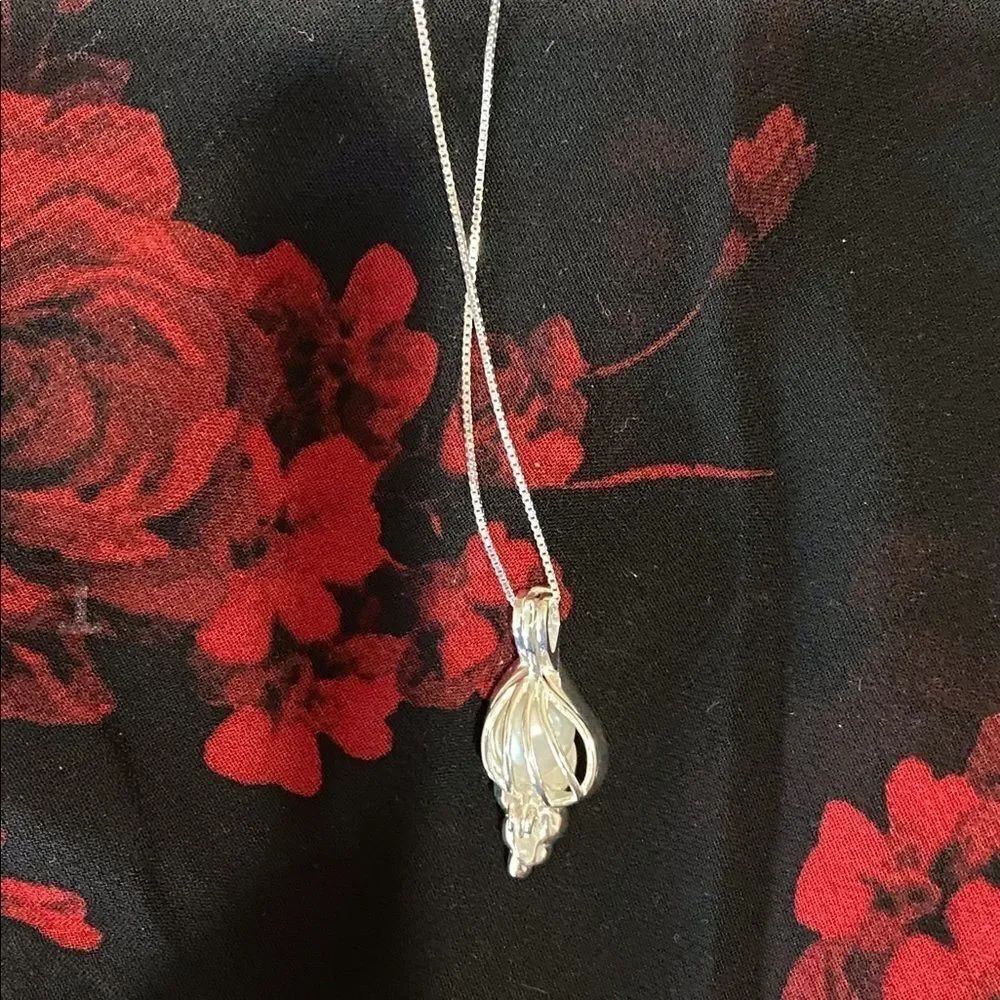 Sterling Silver Pearl Charm Seashell Pendant Necklace NEW